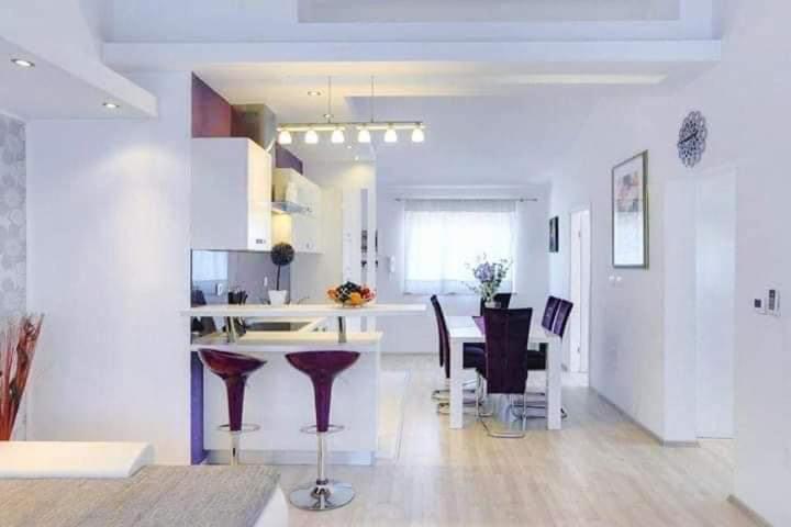 Apartment Stylish Suburb With Private Parking And Wi-fi In Residential Area Between City Centre And Hidrobaza Beach *