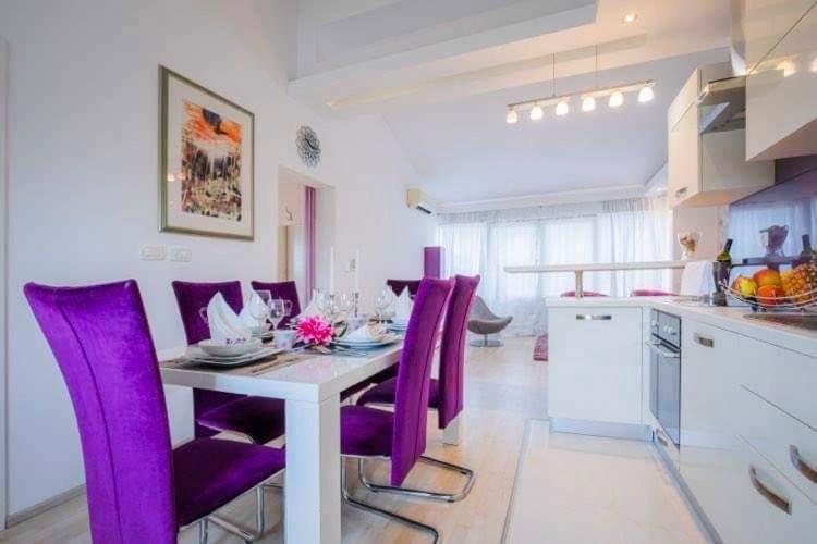 Apartment Stylish Suburb With Private Parking And Wi-fi In Residential Area Between City Centre And Hidrobaza Beach Pula
