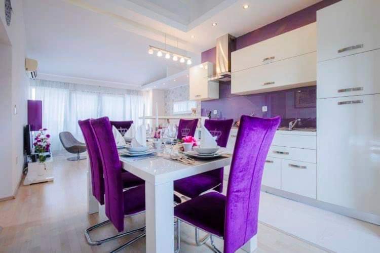 Apartment Stylish Suburb With Private Parking And Wi-fi In Residential Area Between City Centre And Hidrobaza Beach